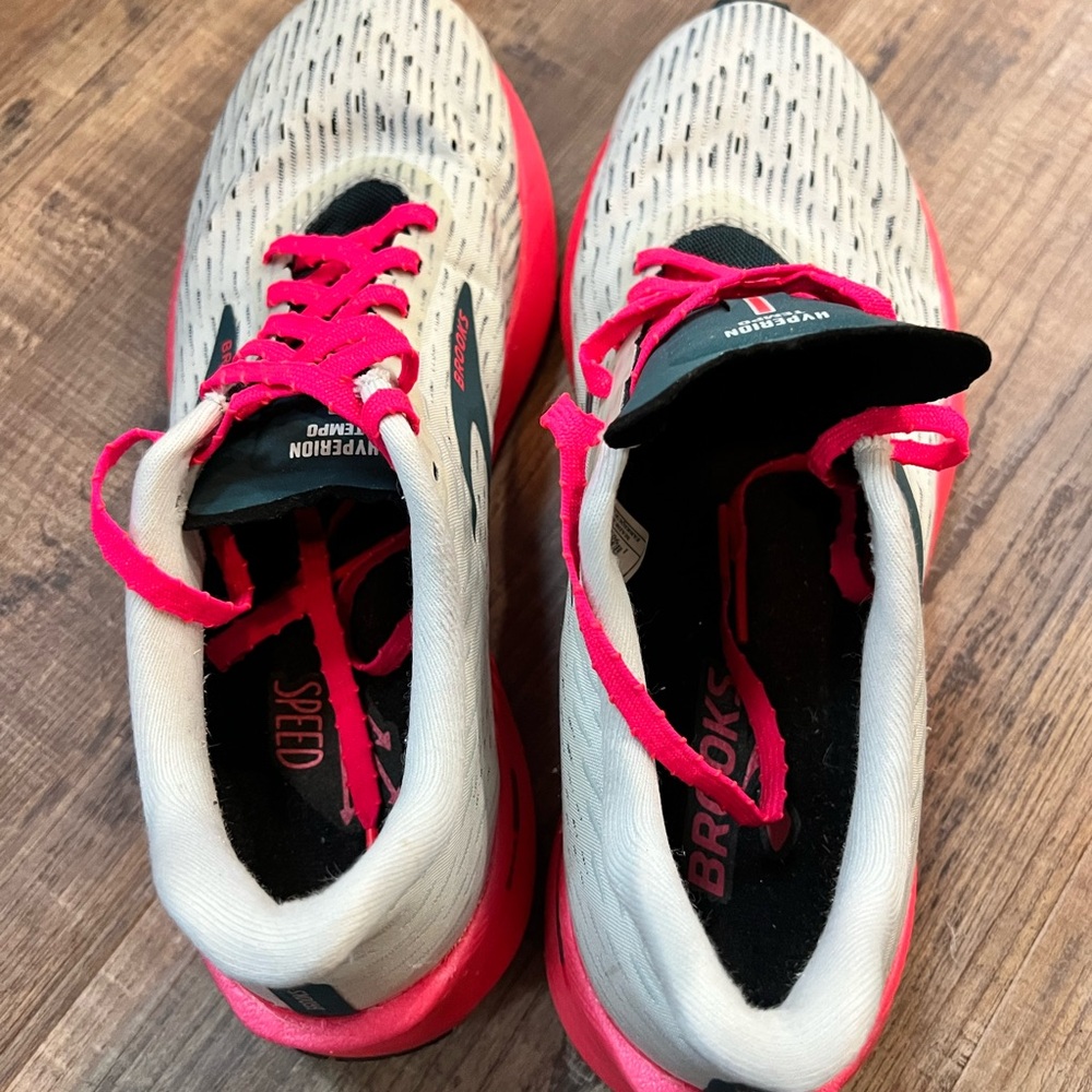 Brooks Hyperion Tempo - White and Pink Athletic Shoes - Picture 3 of 5